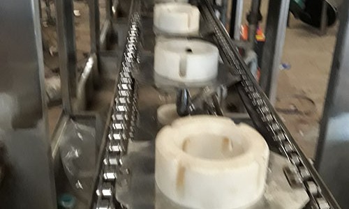 Dây chuyền chiết rót và ghép mí lon tự động cho nguyên liệu dạng bột