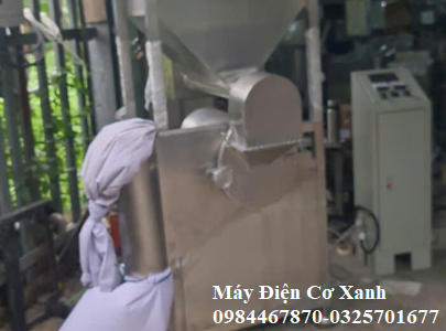 Máy nghiền bột dược liệu tự động