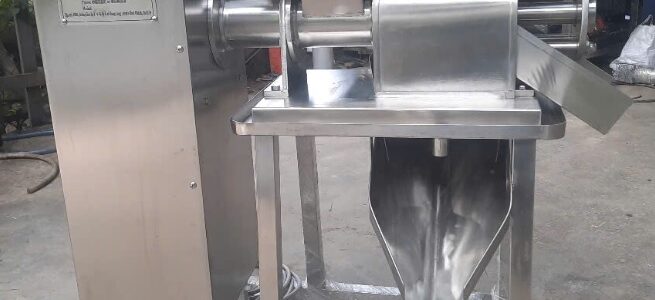 MÁY ÉP GỪNG LẤY NƯỚC CỐT BẰNG TRỤC VÍT